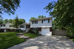 95 Miller Blvd, Syosset, NY 11791 - Photo 2