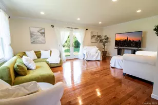 5 Hickory Ln, Roslyn Heights, NY 11577 - Photo 10