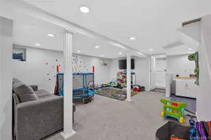 49 Bixley Heath, Lynbrook, NY 11563 - Photo 20
