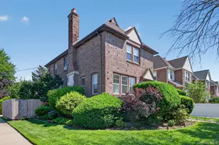 49 Bixley Heath, Lynbrook, NY 11563 - Photo 2