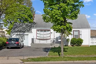 47 Cardinal Rd, Levittown, NY 11756 - Photo 2