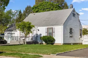 47 Cardinal Rd, Levittown, NY 11756 - Photo 4