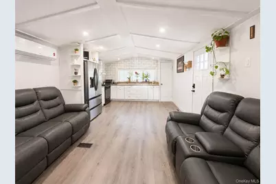 105 Oak View Highway #20, East Hampton, NY 11937 - Photo 2