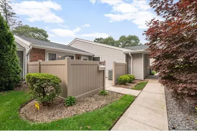 221 Springmeadow Drive #J, Holbrook, NY 11741 - Photo 4