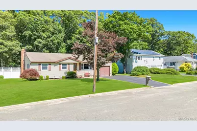 25 Walter Drive, Nesconset, NY 11767 - Photo 2