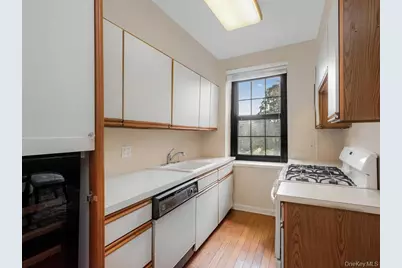 1273 North Avenue #2E, Entry 7, New Rochelle, NY 10804 - Photo 6