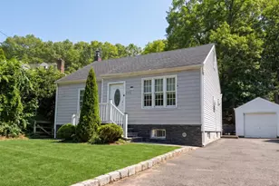 390 Central Islip Blvd, Ronkonkoma, NY 11779 - Photo 2