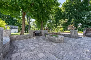14 Crescent Dr, Elmsford, NY 10523 - Photo 10