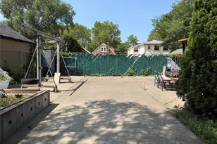 162-17 76th Rd, Flushing, NY 11366 - Photo 2