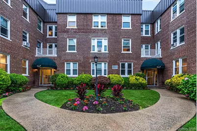 185 Atlantic Avenue #C11, Lynbrook, NY 11563 - Photo 1