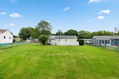 27 Philip Street, Riverhead, NY 11901 - Photo 14
