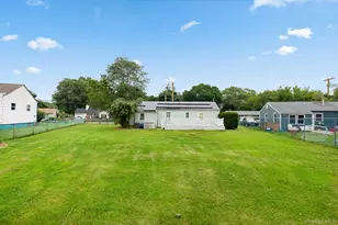 27 Philip St, Riverhead, NY 11901 - Photo 14