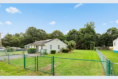 27 Philip Street, Riverhead, NY 11901 - Photo 2