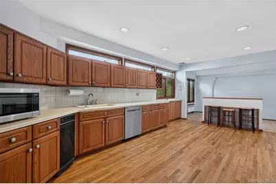 297 E Devonia Avenue, Mount Vernon, NY 10552 - Photo 16