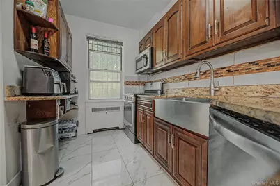 4971 Henry Hudson Parkway W #4971, Bronx, NY 10471 - Photo 6