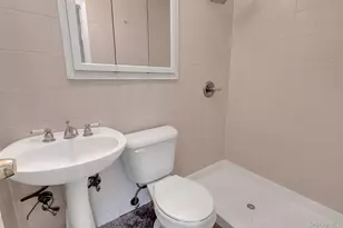 1431 Brooklyn Blvd, Bay Shore, NY 11706 - Photo 16