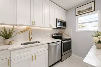 2548 Mickle Avenue, Bronx, NY 10469 - Photo 6