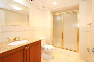 100 Harbor View Dr SW, Port Washington, NY 11050 - Photo 18