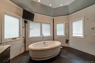 37 Crescent Cove Cir, Seaford, NY 11783 - Photo 22