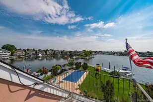 37 Crescent Cove Cir, Seaford, NY 11783 - Photo 40