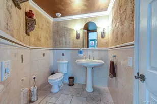 37 Crescent Cove Cir, Seaford, NY 11783 - Photo 18