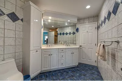 37 Crescent Cove Circle, Seaford, NY 11783 - Photo 28