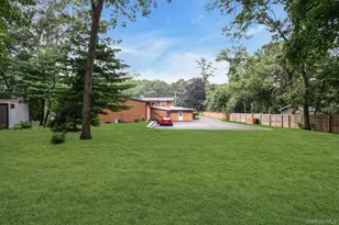 764 Vanderbilt Pkwy, Dix Hills, NY 11746 - Photo 50