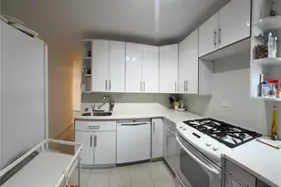 61-20 Grand Central Pkwy, Forest Hills, NY 11375 - Photo 18