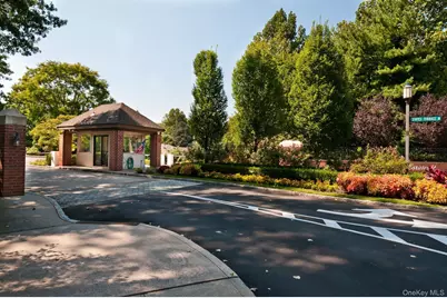 144 Dove Hill Drive, Manhasset, NY 11030 - Photo 2