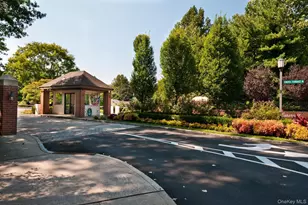 144 Dove Hill Dr, Manhasset, NY 11030 - Photo 2