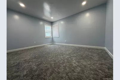 21 Cochran Place, Valley Stream, NY 11581 - Photo 10