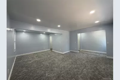 21 Cochran Place, Valley Stream, NY 11581 - Photo 6