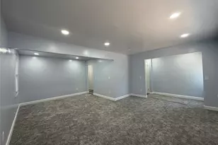 21 Cochran Pl, Valley Stream, NY 11581 - Photo 6