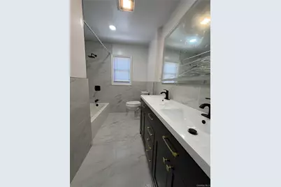 21 Cochran Place, Valley Stream, NY 11581 - Photo 4