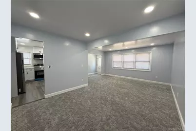 21 Cochran Place, Valley Stream, NY 11581 - Photo 2