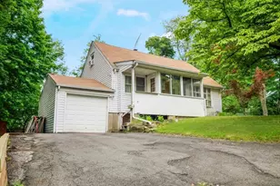 7 Hillaire Pl, Nanuet, NY 10954 - Photo 4