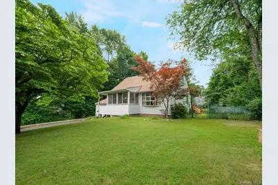 7 Hillaire Place, Nanuet, NY 10954 - Photo 2