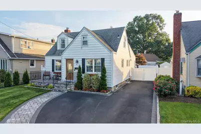 8 Garden Avenue, Carle Place, NY 11514 - Photo 2