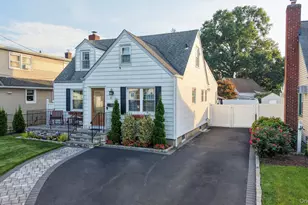 8 Garden Ave, Carle Place, NY 11514 - Photo 2