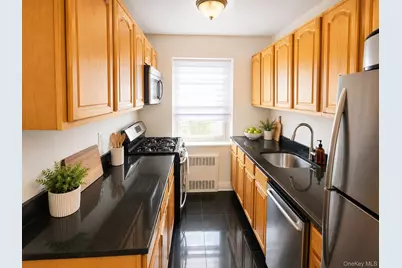 118-60 Metropolitan Avenue #C3, Kew Gardens, NY 11415 - Photo 12