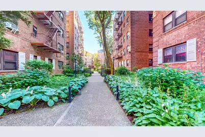 118-60 Metropolitan Avenue #C3, Kew Gardens, NY 11415 - Photo 14