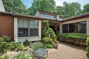 160 Dove Hill Dr, Manhasset, NY 11030 - Photo 2