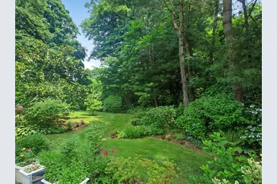 160 Dove Hill Drive, Manhasset, NY 11030 - Photo 12