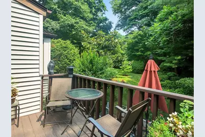 160 Dove Hill Drive, Manhasset, NY 11030 - Photo 22