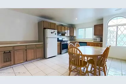41 Simmons Loop, New York, NY 10314 - Photo 14