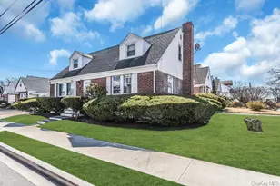 62 Ash St, Valley Stream, NY 11580 - Photo 2
