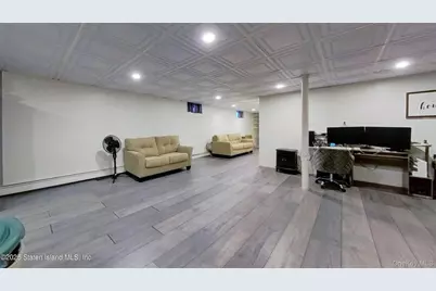 257 Locust Avenue, New York, NY 10306 - Photo 20