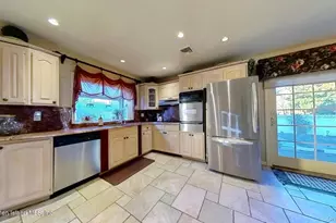 257 Locust Ave, New York, NY 10306 - Photo 10