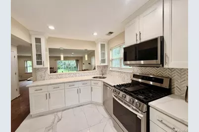2 Herrels Circle, Melville, NY 11747 - Photo 6