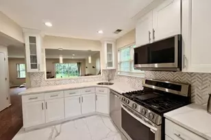 2 Herrels Cir, Melville, NY 11747 - Photo 6